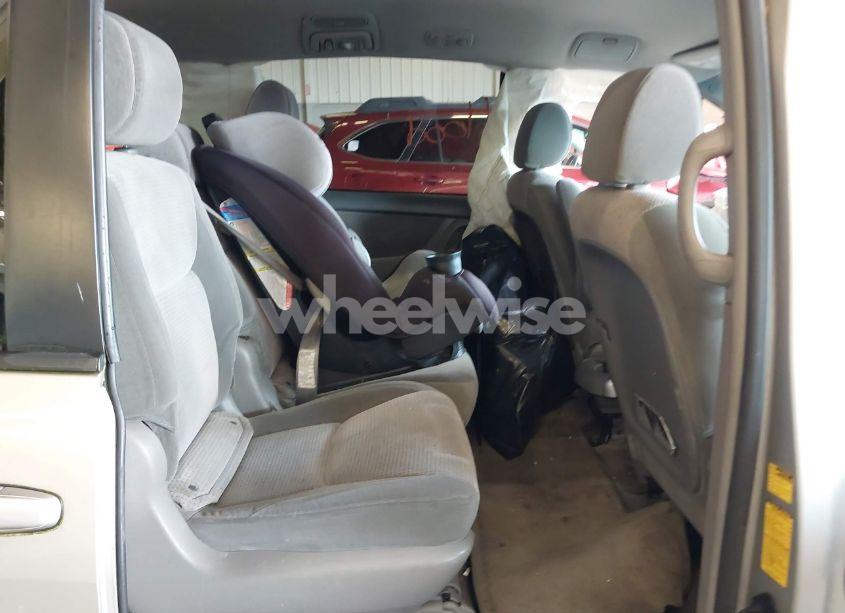 Photo 8 of 2006 Toyota Sienna LE (VIN 5TDZA23C46S579781)