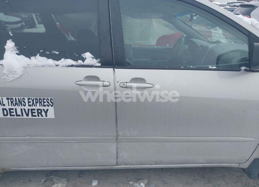 Photo 12 of 2006 Toyota Sienna CE (VIN 5TDZA23C46S581398)