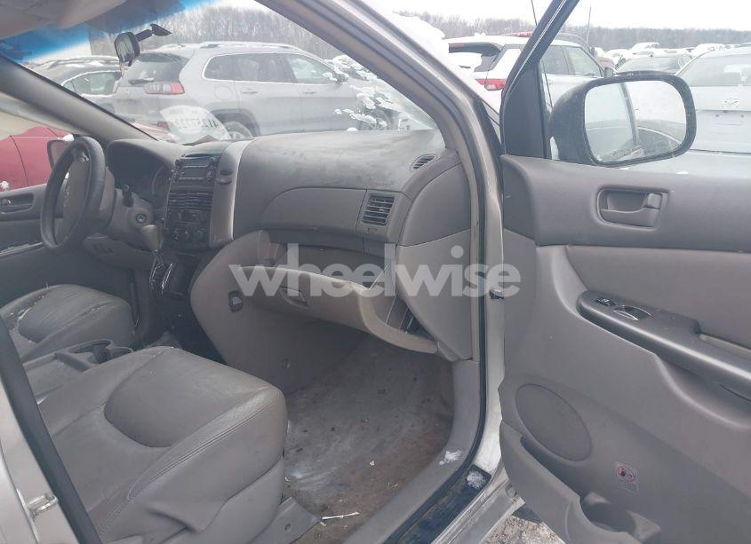 Photo 5 of 2006 Toyota Sienna CE (VIN 5TDZA23C46S581398)