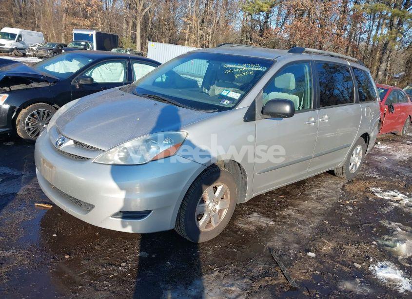 Photo 2 of 2006 Toyota Sienna LE (VIN 5TDZA23C46S583233)