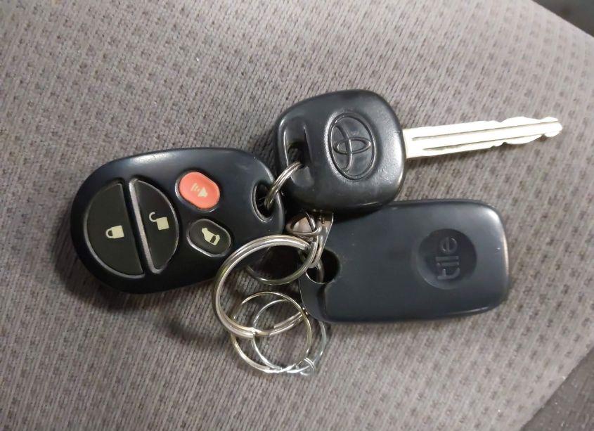 Photo 11 of 2004 Toyota Sienna LE (VIN 5TDZA23C54S006837)