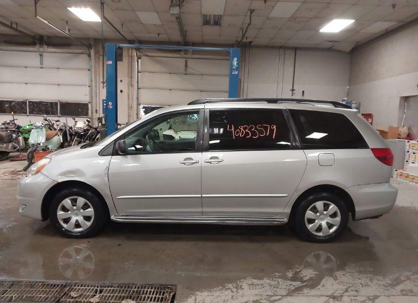 Photo 14 of 2004 Toyota Sienna LE (VIN 5TDZA23C54S006837)