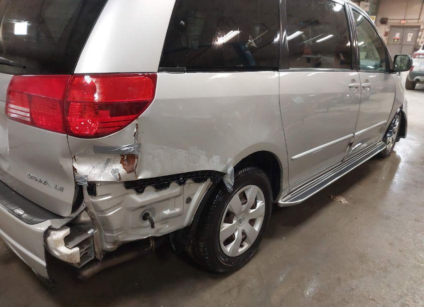 Photo 18 of 2004 Toyota Sienna LE (VIN 5TDZA23C54S006837)