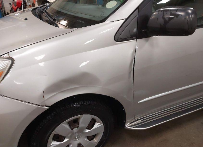 Photo 19 of 2004 Toyota Sienna LE (VIN 5TDZA23C54S006837)