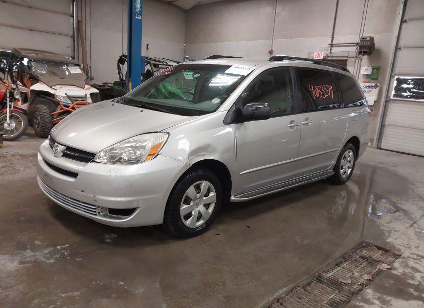 Photo 2 of 2004 Toyota Sienna LE (VIN 5TDZA23C54S006837)