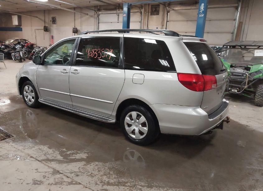 Photo 3 of 2004 Toyota Sienna LE (VIN 5TDZA23C54S006837)