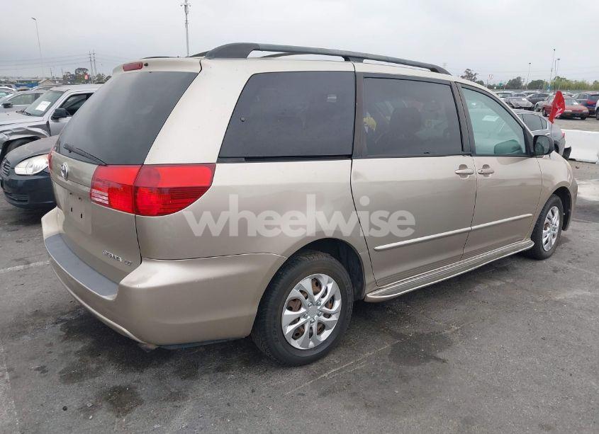 Photo 4 of 2004 Toyota Sienna LE (VIN 5TDZA23C54S009561)