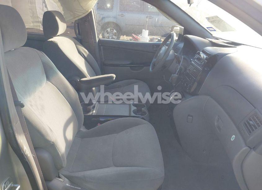 Photo 5 of 2004 Toyota Sienna LE (VIN 5TDZA23C54S036436)