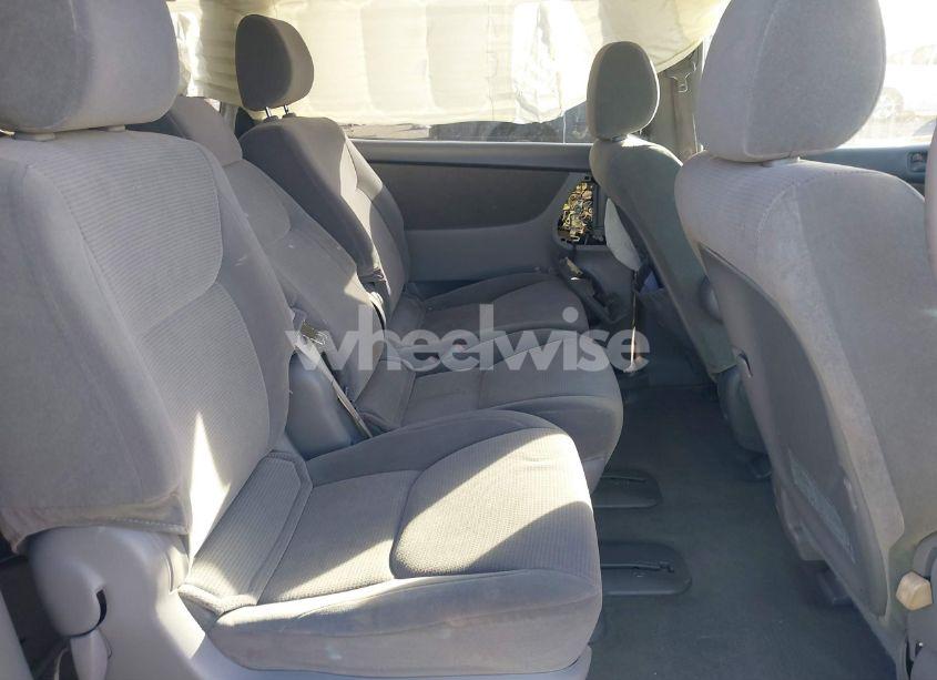 Photo 8 of 2004 Toyota Sienna LE (VIN 5TDZA23C54S036436)