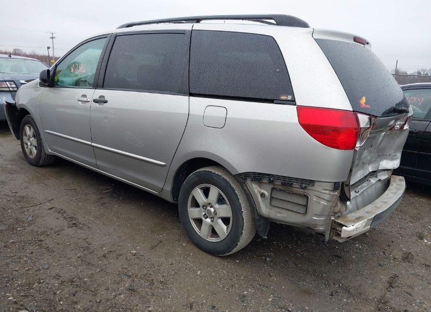 Photo 3 of 2004 Toyota Sienna LE (VIN 5TDZA23C54S062731)