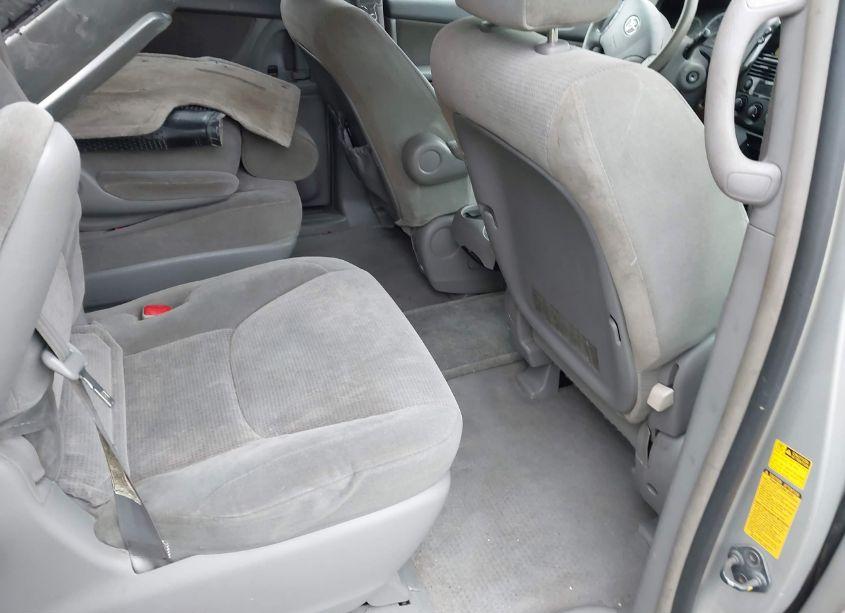 Photo 8 of 2004 Toyota Sienna LE (VIN 5TDZA23C54S062731)