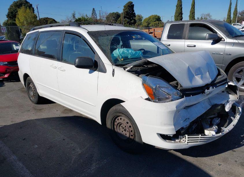 2004 Toyota Sienna CE (VIN 5TDZA23C54S067489) main photo
