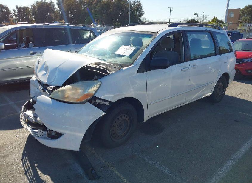 Photo 2 of 2004 Toyota Sienna CE (VIN 5TDZA23C54S067489)