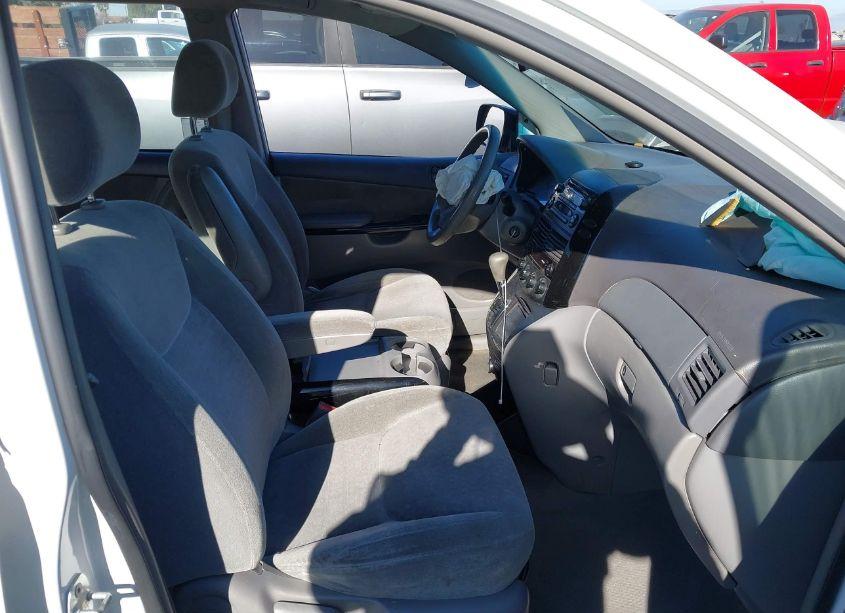 Photo 5 of 2004 Toyota Sienna CE (VIN 5TDZA23C54S067489)