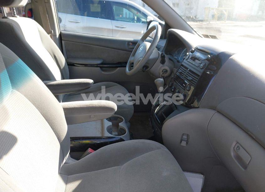 Photo 5 of 2004 Toyota Sienna LE (VIN 5TDZA23C54S101530)