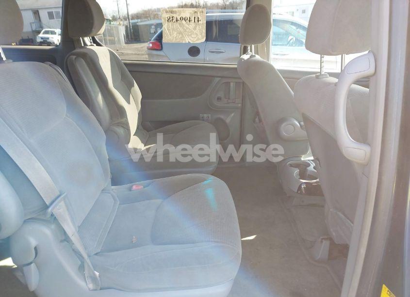 Photo 8 of 2004 Toyota Sienna LE (VIN 5TDZA23C54S101530)