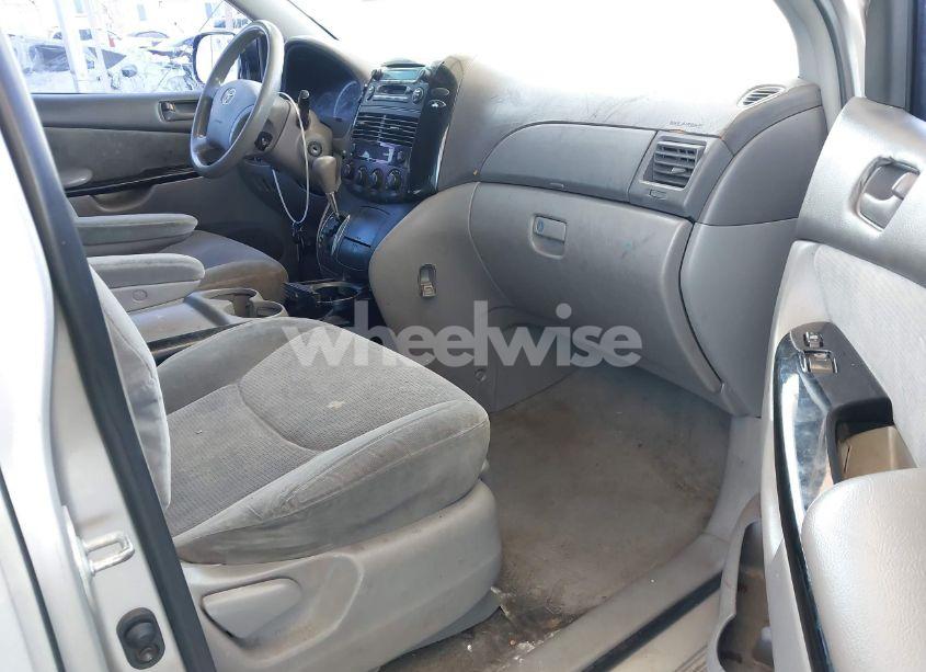 Photo 5 of 2004 Toyota Sienna LE (VIN 5TDZA23C54S112074)