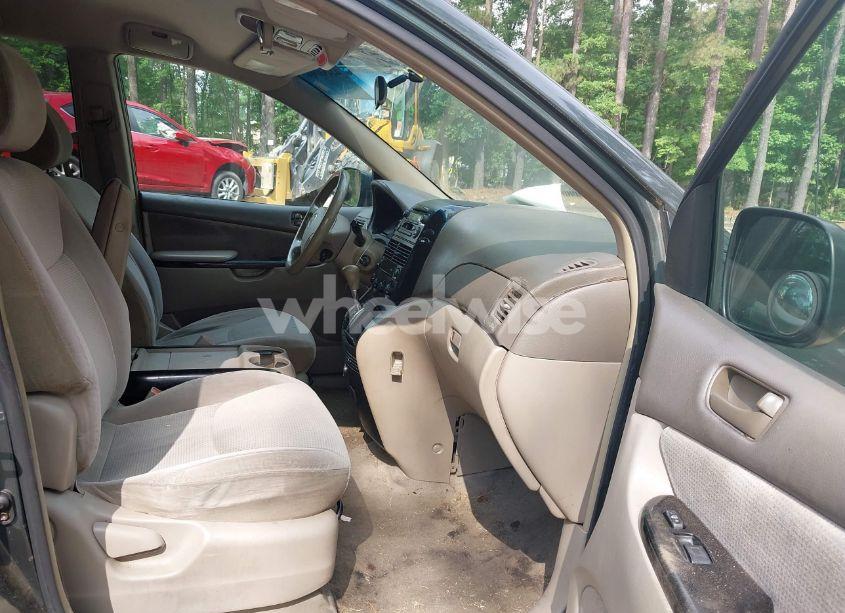 Photo 5 of 2004 Toyota Sienna LE (VIN 5TDZA23C54S118313)