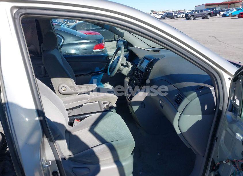 Photo 5 of 2004 Toyota Sienna LE (VIN 5TDZA23C54S128209)