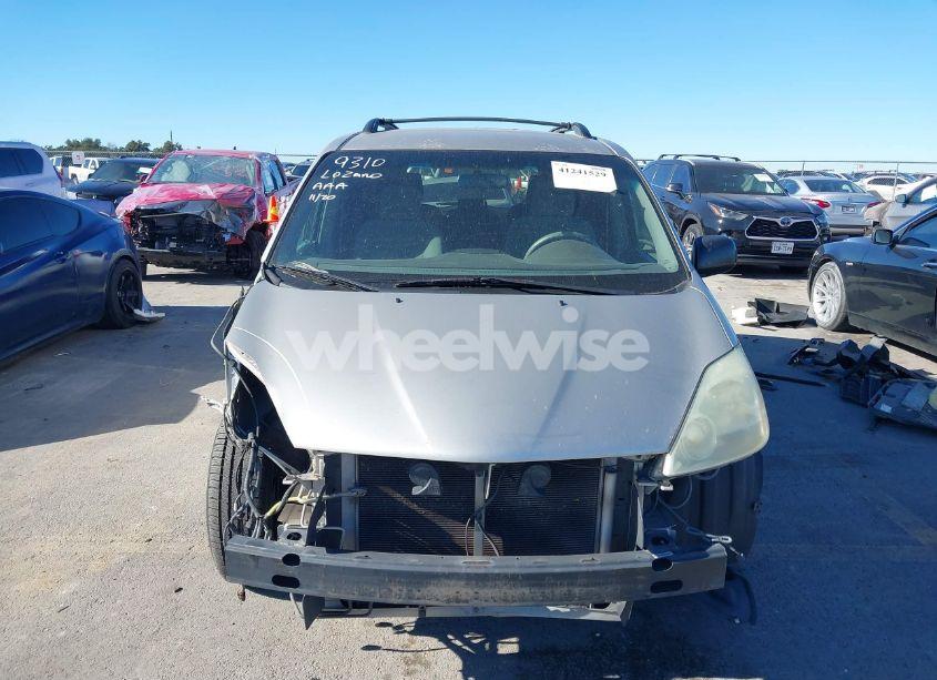 Photo 6 of 2004 Toyota Sienna LE (VIN 5TDZA23C54S128209)