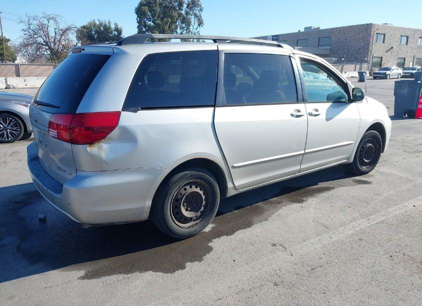 Photo 4 of 2004 Toyota Sienna LE (VIN 5TDZA23C54S128890)
