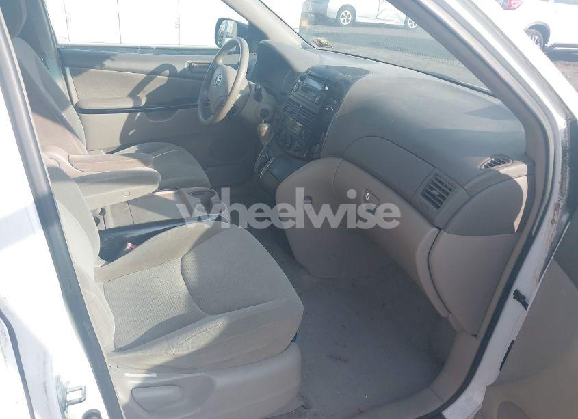 Photo 4 of 2004 Toyota Sienna LE (VIN 5TDZA23C54S139114)