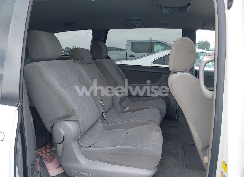Photo 8 of 2004 Toyota Sienna LE (VIN 5TDZA23C54S144958)
