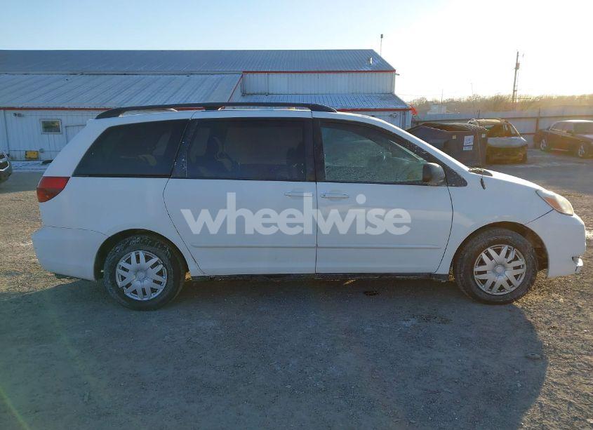 Photo 13 of 2004 Toyota Sienna LE (VIN 5TDZA23C54S152364)