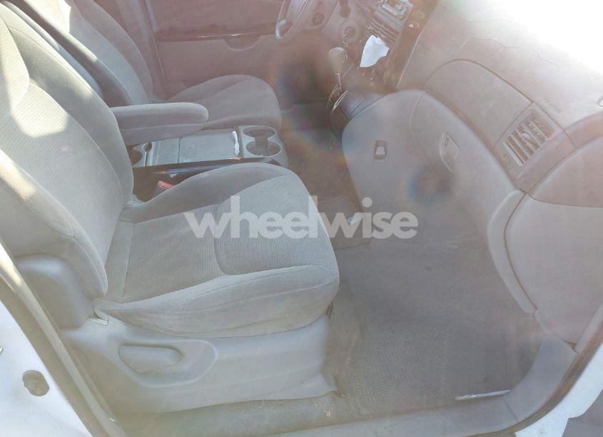 Photo 5 of 2004 Toyota Sienna LE (VIN 5TDZA23C54S152364)
