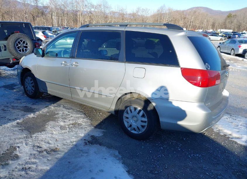 Photo 3 of 2004 Toyota Sienna LE (VIN 5TDZA23C54S163414)
