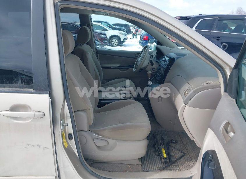 Photo 5 of 2004 Toyota Sienna LE (VIN 5TDZA23C54S189401)