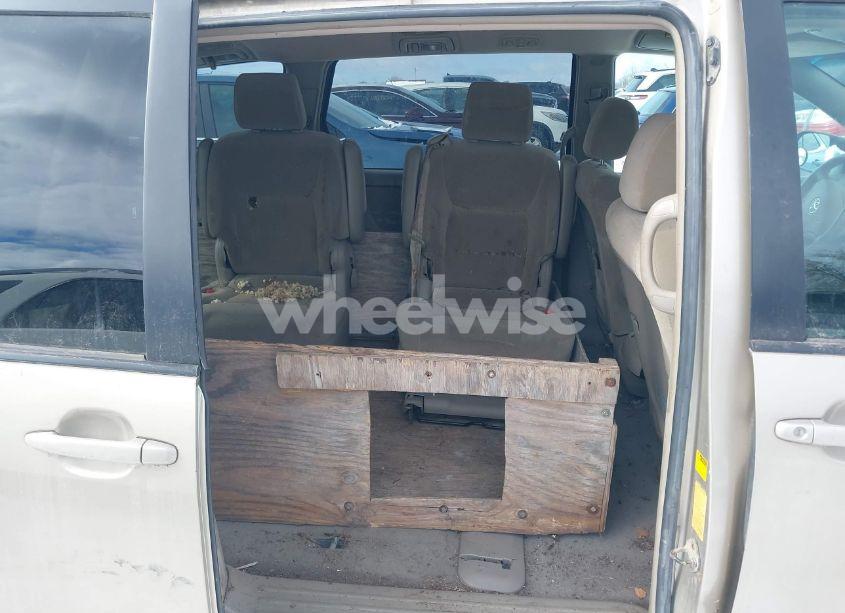 Photo 8 of 2004 Toyota Sienna LE (VIN 5TDZA23C54S189401)