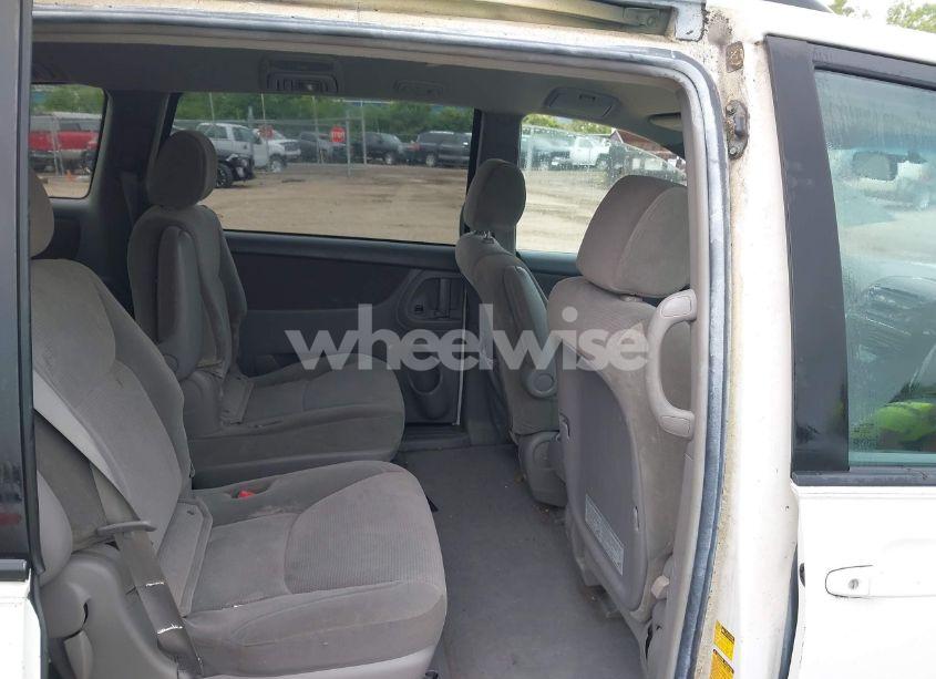 Photo 8 of 2004 Toyota Sienna LE (VIN 5TDZA23C54S213809)