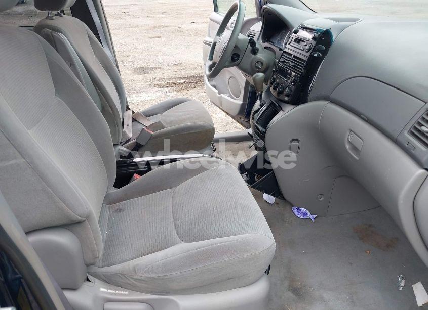 Photo 5 of 2004 Toyota Sienna LE (VIN 5TDZA23C54S215785)