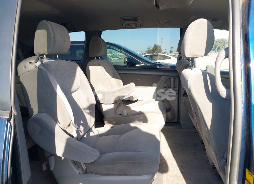 Photo 8 of 2005 Toyota Sienna LE (VIN 5TDZA23C55S257665)