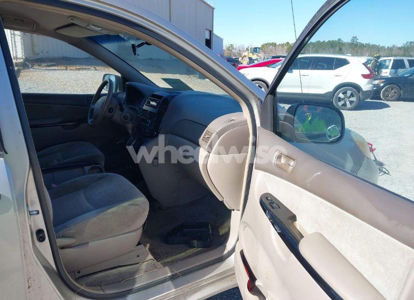 Photo 5 of 2005 Toyota Sienna CE (VIN 5TDZA23C55S261425)