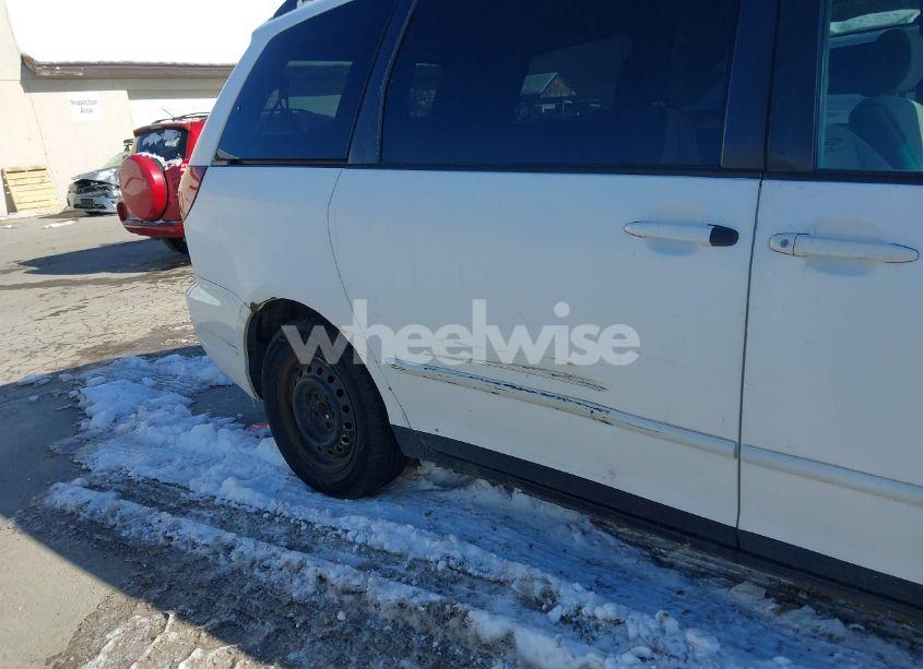 Photo 6 of 2005 Toyota Sienna LE (VIN 5TDZA23C55S262039)