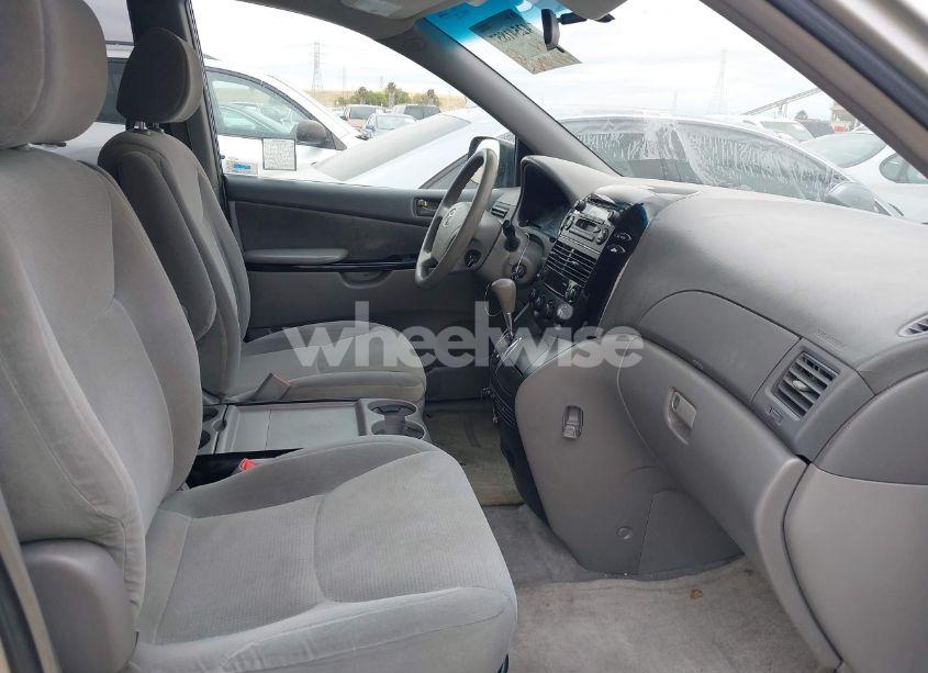 Photo 5 of 2005 Toyota Sienna LE (VIN 5TDZA23C55S308260)