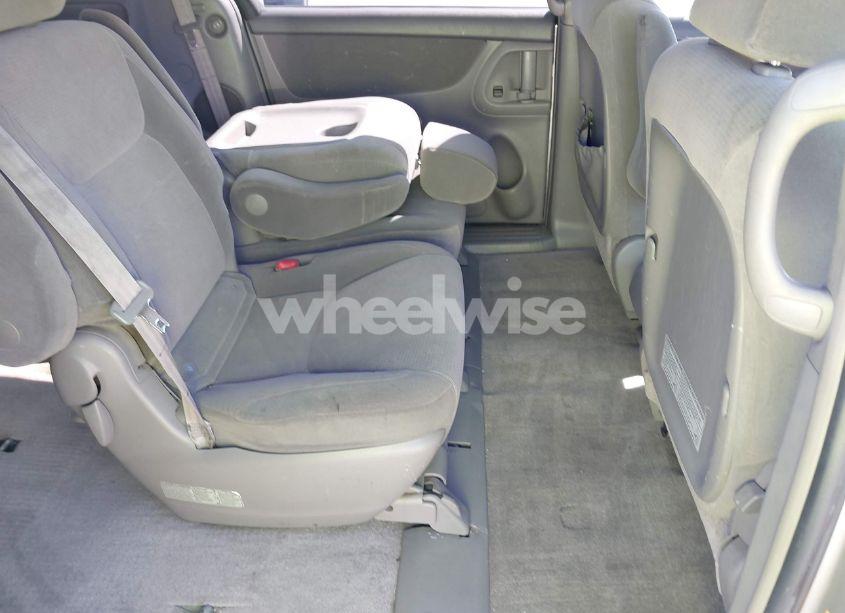 Photo 8 of 2005 Toyota Sienna LE (VIN 5TDZA23C55S308260)