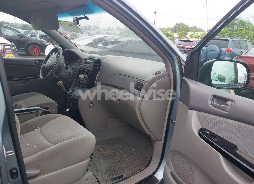 Photo 5 of 2005 Toyota Sienna LE (VIN 5TDZA23C55S308713)