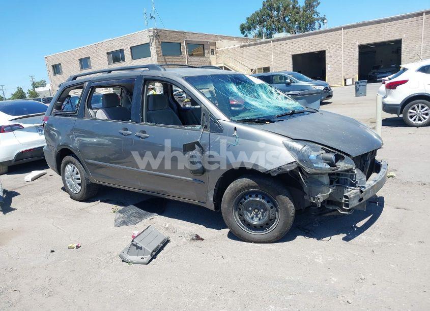 2005 Toyota Sienna CE (VIN 5TDZA23C55S321736) main photo