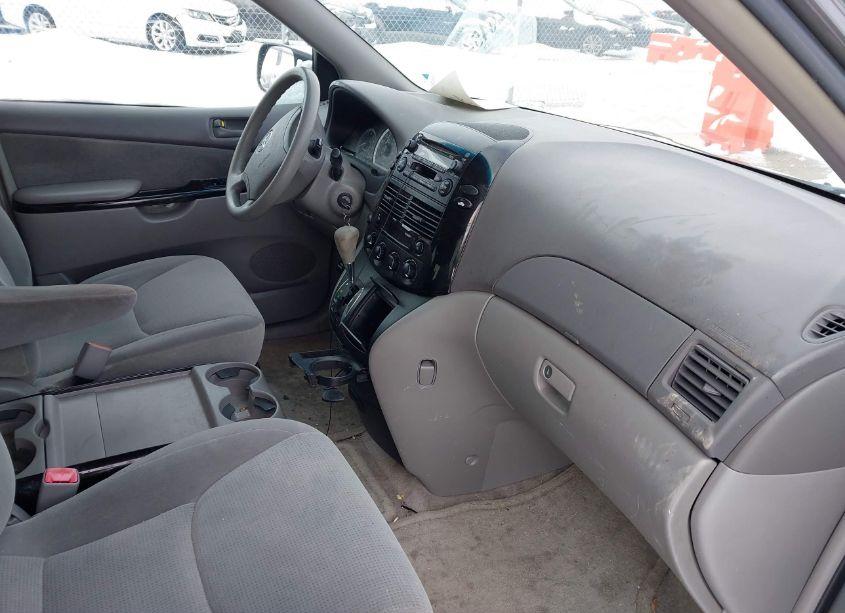 Photo 5 of 2005 Toyota Sienna LE (VIN 5TDZA23C55S323809)