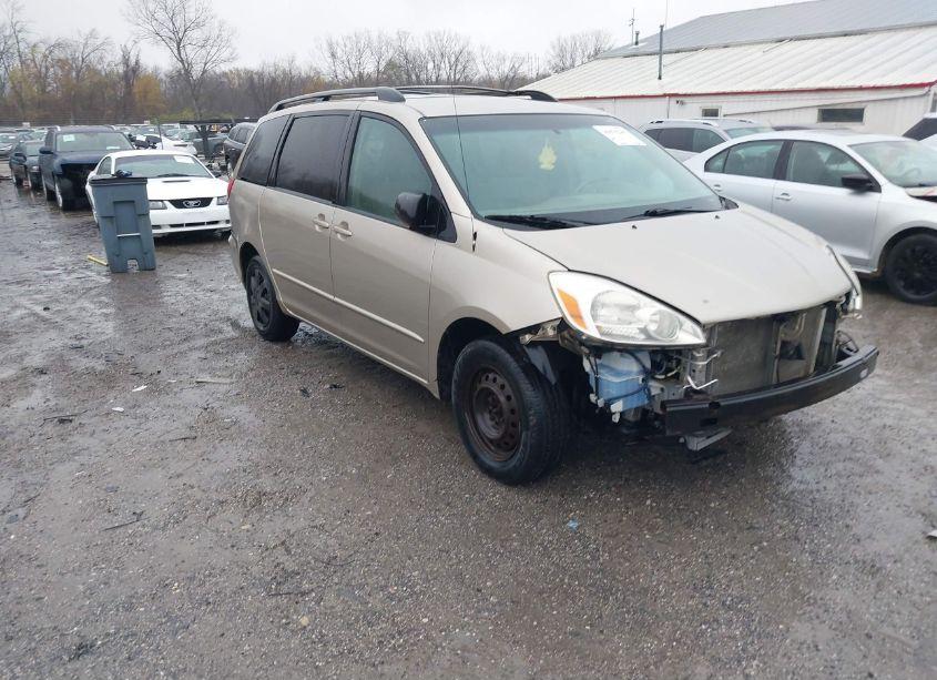 2005 Toyota Sienna LE (VIN 5TDZA23C55S340528) main photo