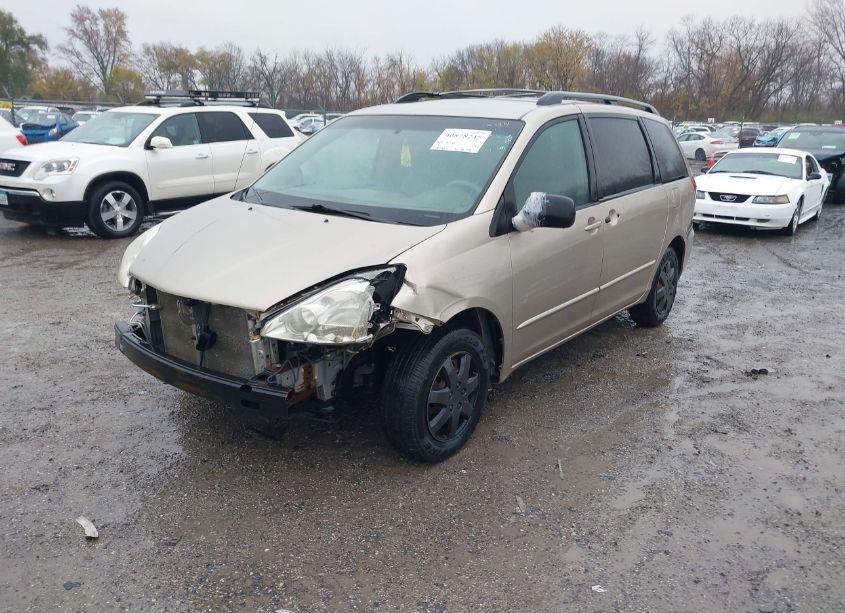 Photo 2 of 2005 Toyota Sienna LE (VIN 5TDZA23C55S340528)