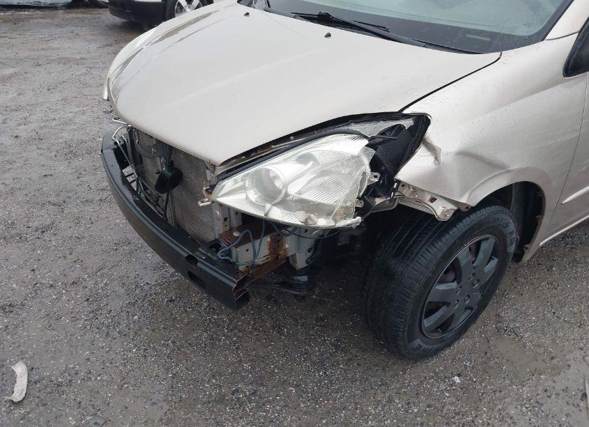 Photo 6 of 2005 Toyota Sienna LE (VIN 5TDZA23C55S340528)