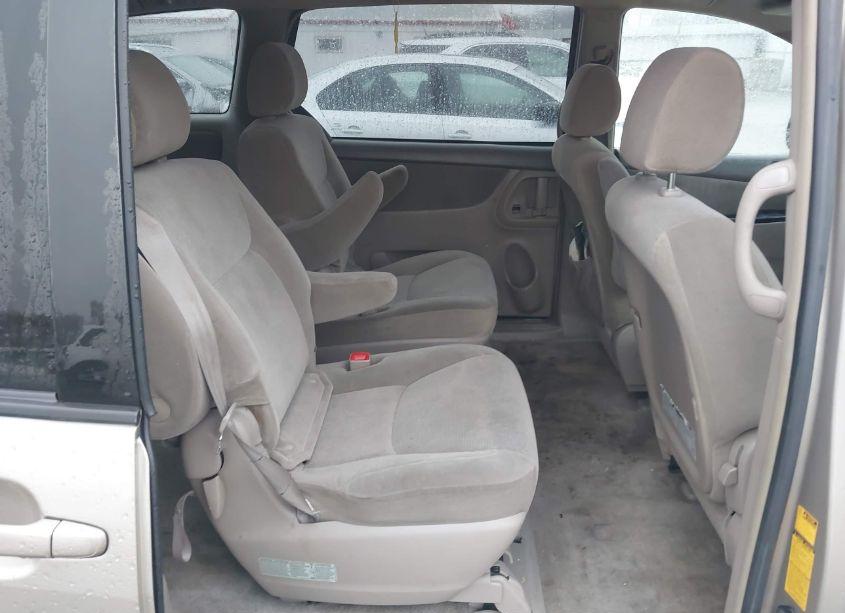 Photo 8 of 2005 Toyota Sienna LE (VIN 5TDZA23C55S340528)