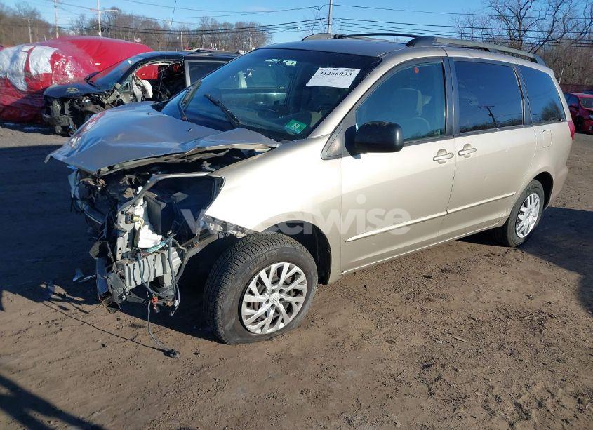Photo 2 of 2005 Toyota Sienna LE (VIN 5TDZA23C55S364344)