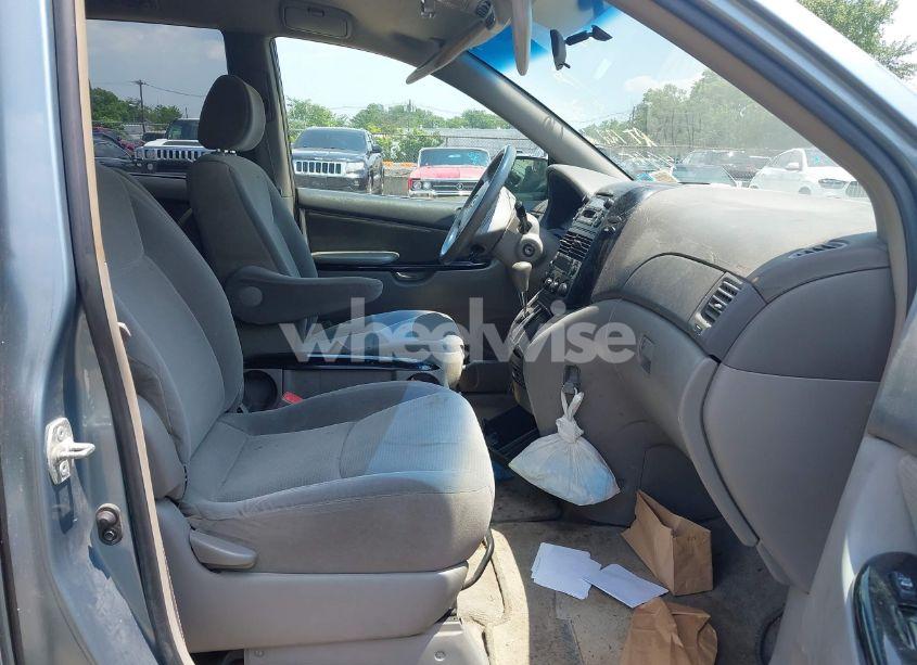 Photo 5 of 2005 Toyota Sienna LE (VIN 5TDZA23C55S366031)