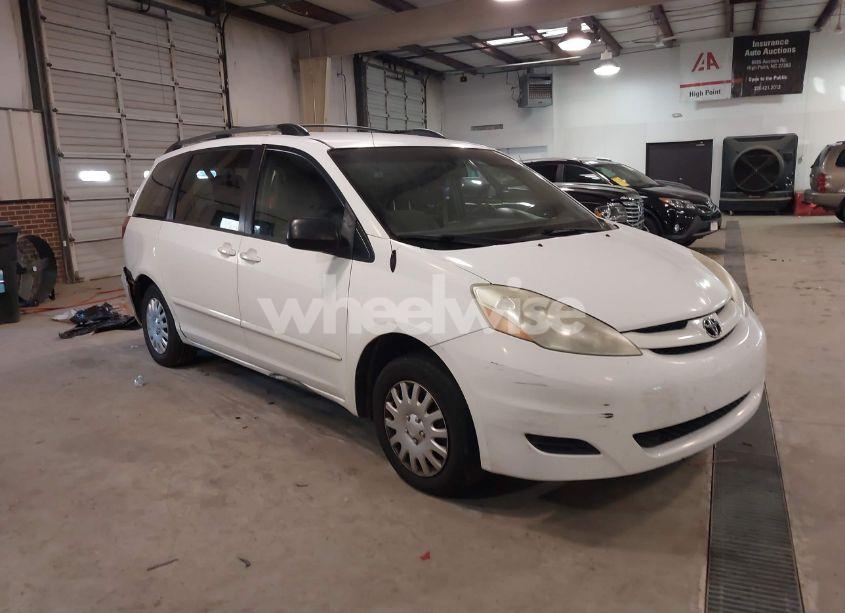 2006 Toyota Sienna LE (VIN 5TDZA23C56S457883) main photo