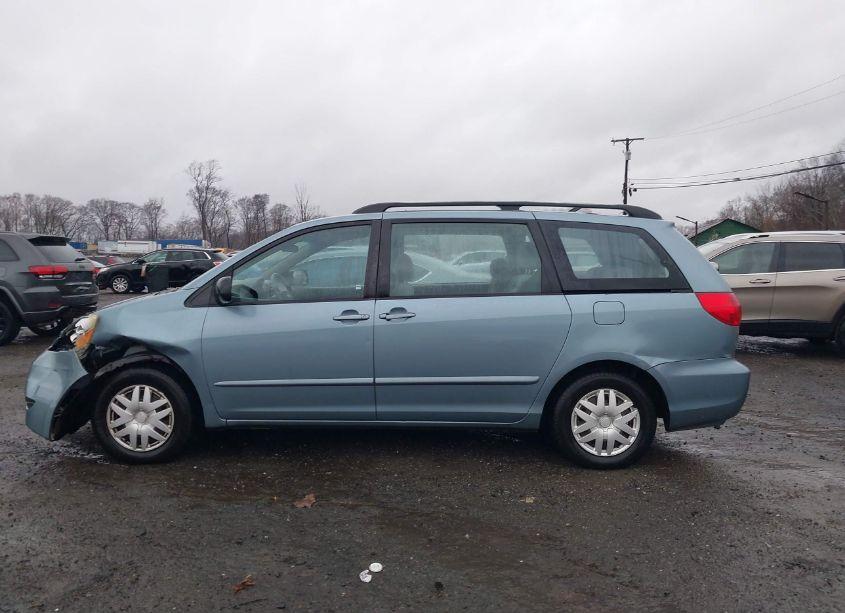 Photo 14 of 2006 Toyota Sienna CE (VIN 5TDZA23C56S524269)